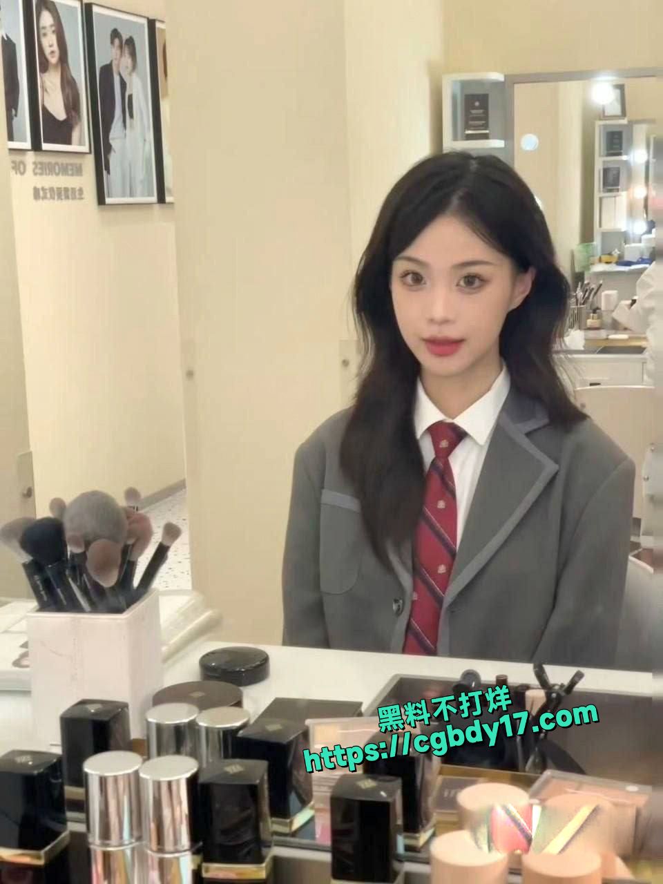 广西艺术学院 极品身材女大学生邓乐颖 是反差母狗4