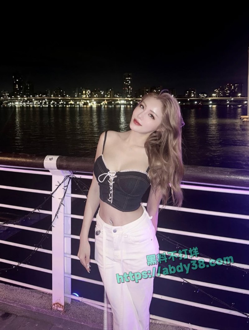 极品高颜值美肤小网美博主唐恩10