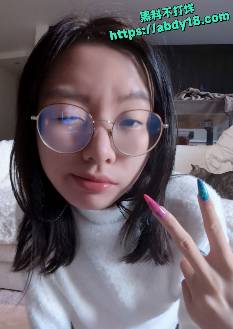 蜜桃臀反差婊petitesaki土豪定制3