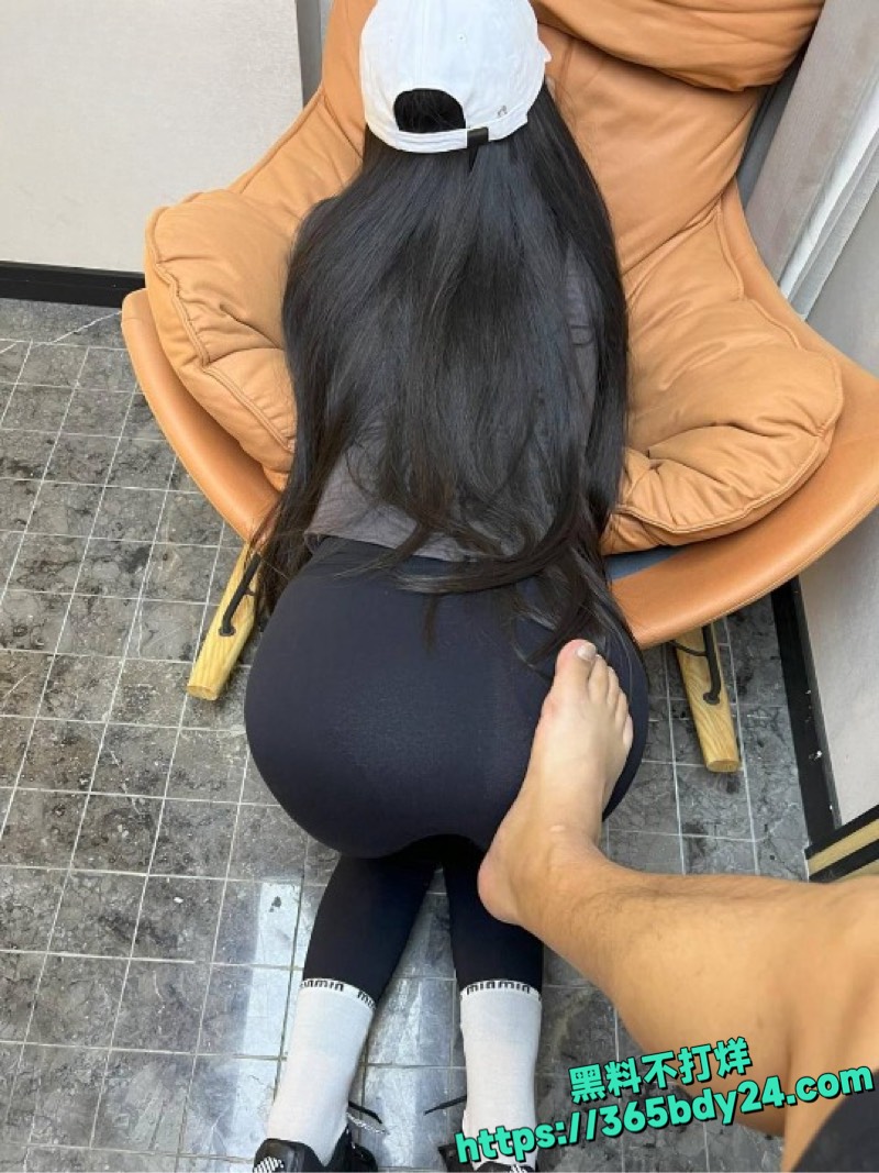 海角瑜伽裤翘臀人妻私拍3