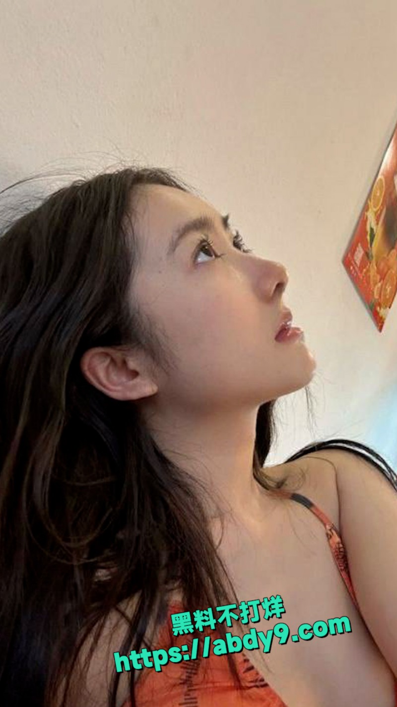 朋友圈女神的反差魅力 12
