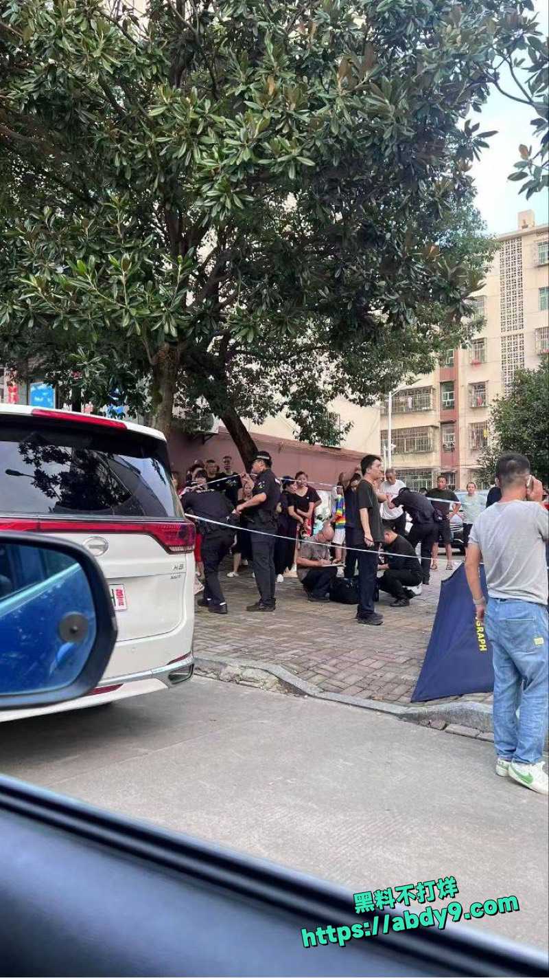 出轨女偷情被老公抓现行4