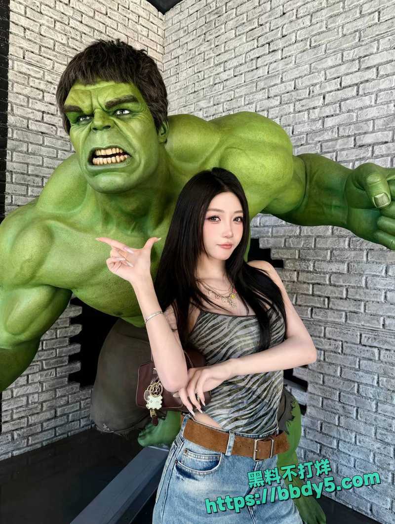 女网红小伊伊包养小鲜肉27