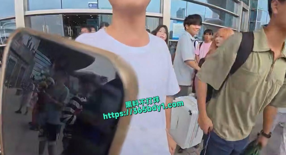 湖北武汉漫展男子揭露卖笔骗局2