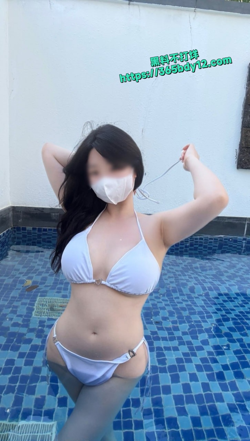 巨乳翘臀长腿网红私人泳池写真7