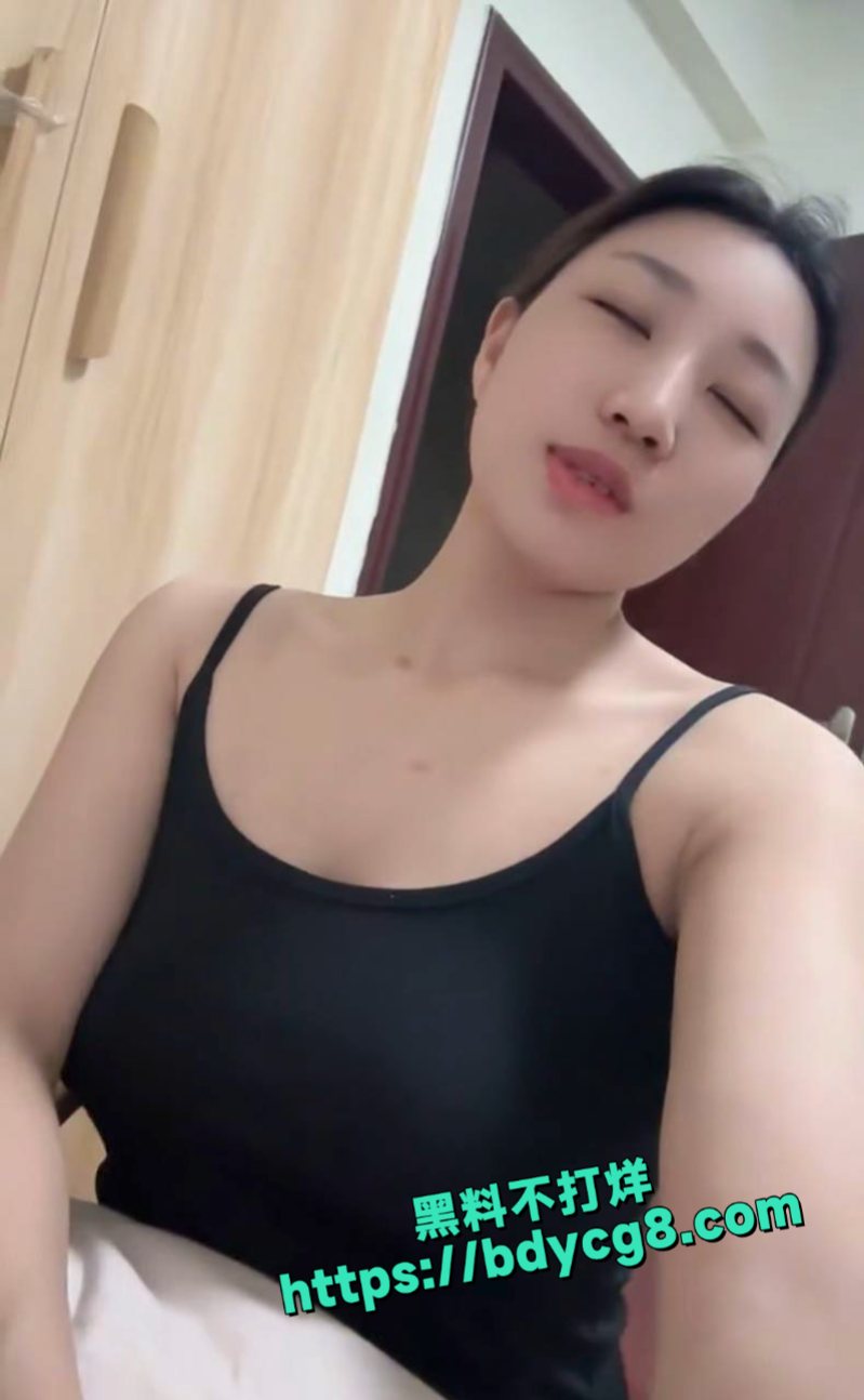 抖音十月草莓味的小可乐付费定制大尺度自慰骚舞5