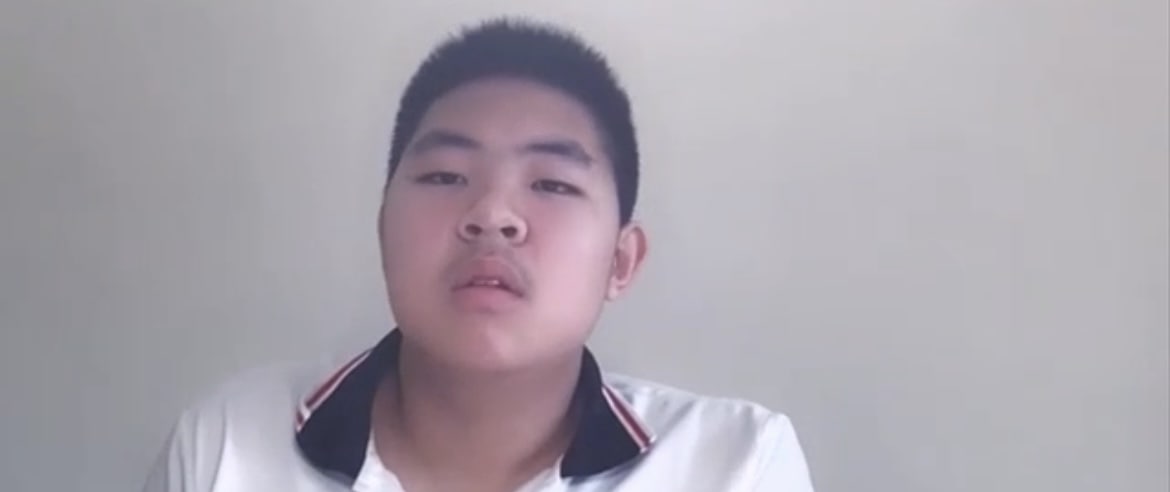 男生上网课 在打飞机被录屏