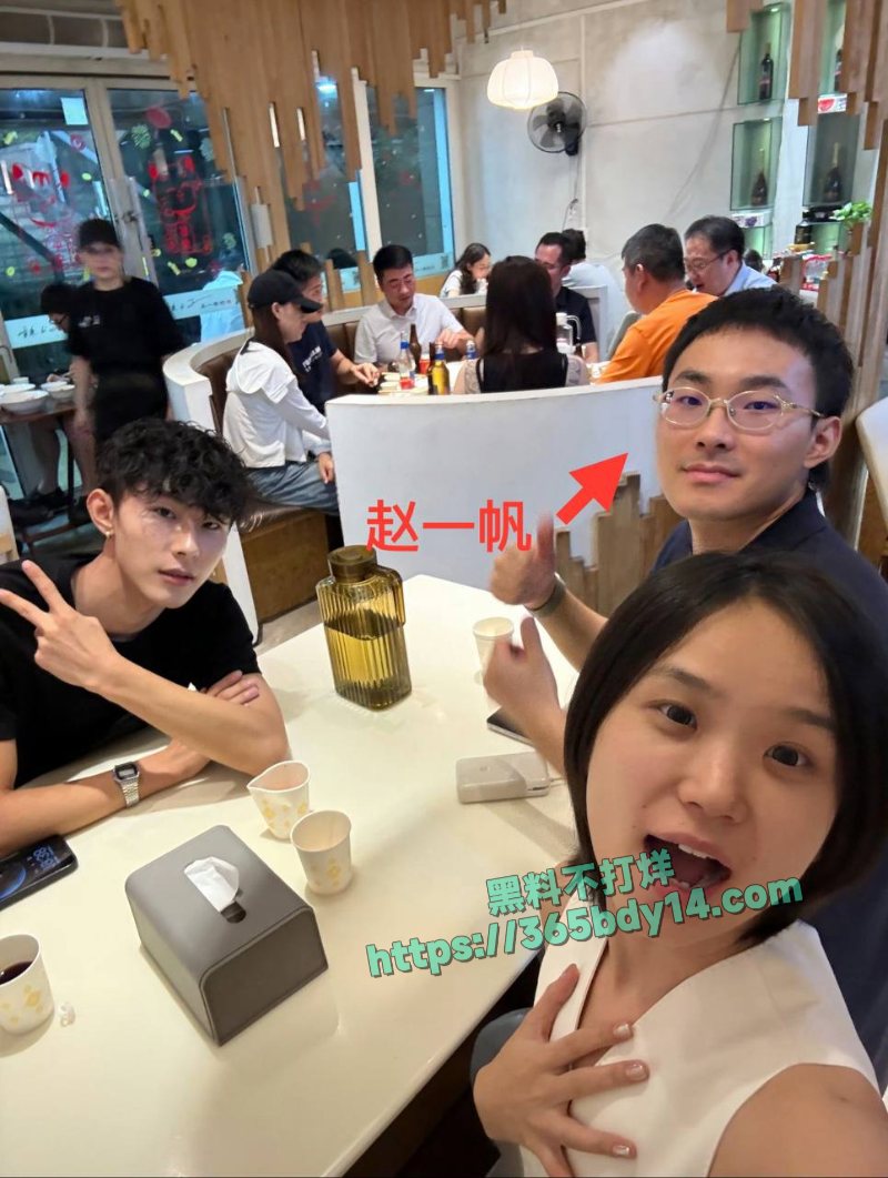 胡楚靓网曝男友小袁出轨F 4