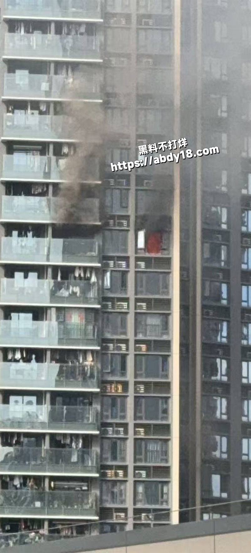 广东珠海玺悦湾点火自杀2