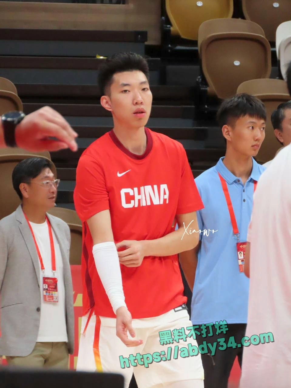 北京CBA男篮球员廖三宁劈腿 48