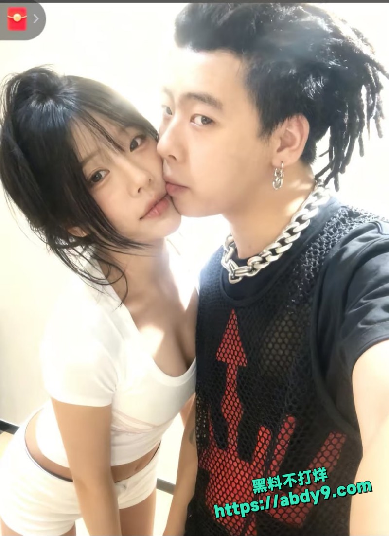 抖音第一枪厄卡伦人妻视频 6