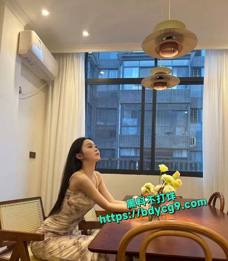 上海高颜值幼师刘雨菲被炮友调教成精盆马桶5