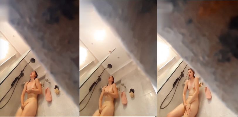 屌丝门缝下偷窥女邻居洗澡发现其在自慰！屌丝当场发出淫笑给妹子瞬间吓僵硬了！