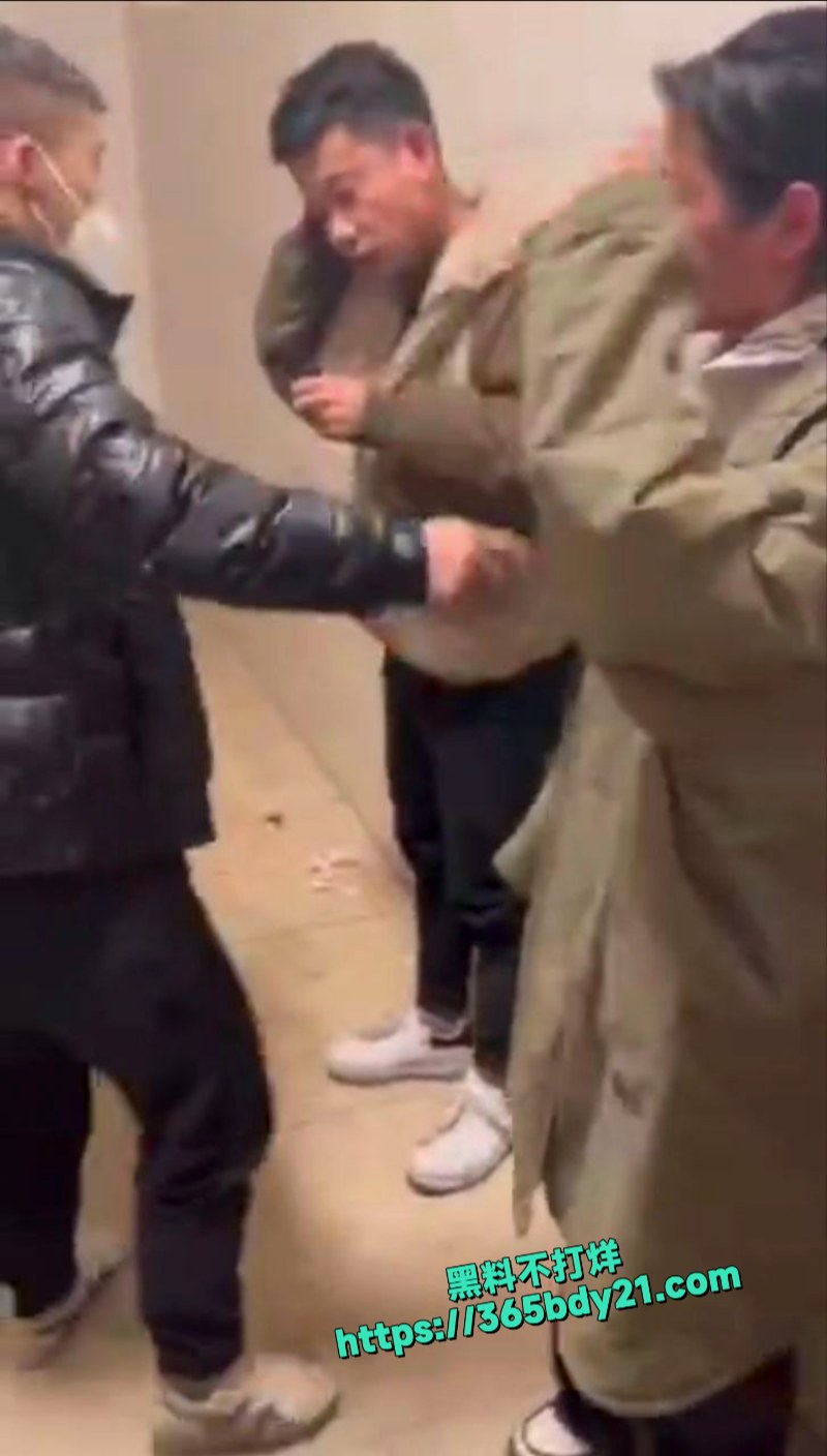 原配捉奸暴打奸夫淫妇现场实况  4