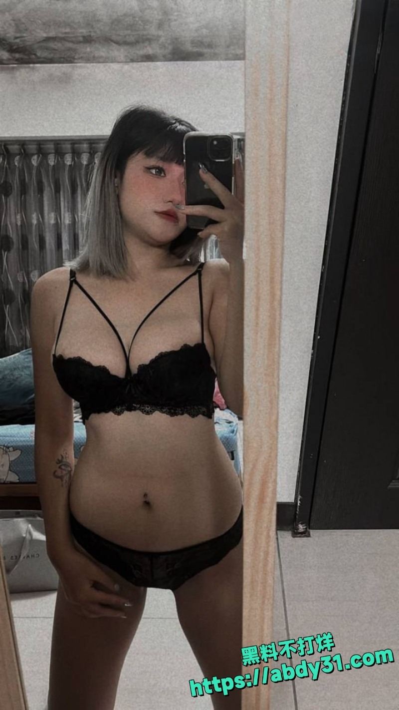 超反差巨乳妹子被网络大神调教1