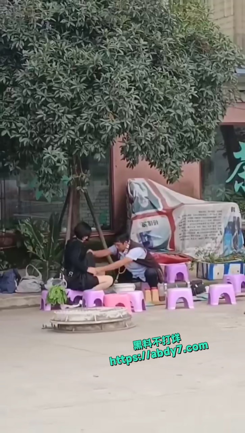 公园惊现奇葩算卦老神仙摸逼揉胸就知福祸吉凶 3
