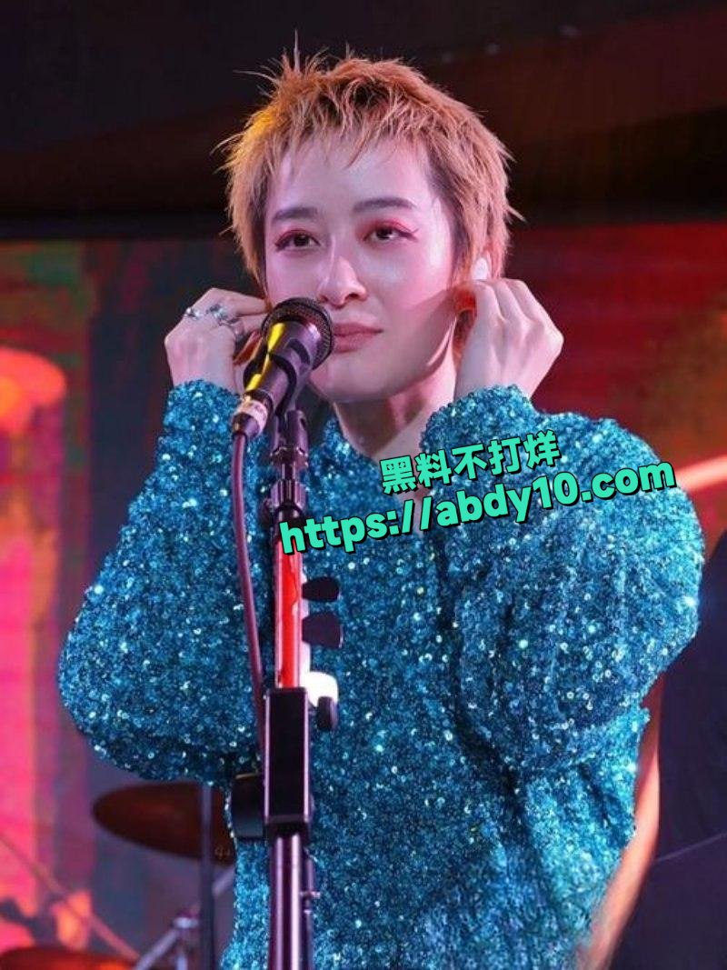 曾轶可2019年首都机场拒检并网暴民警