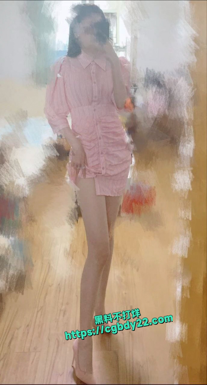 大连退役车模吕美熙被要求白天出展晚上接客7