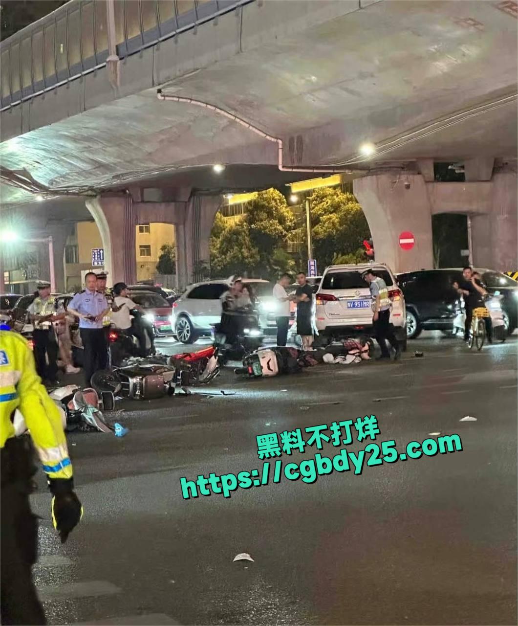 SU7女车主连撞17车8