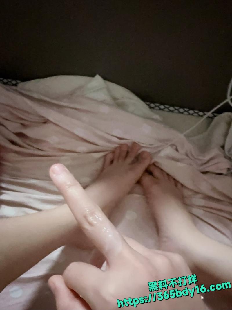 猫紫宝宝反差婊私拍2.