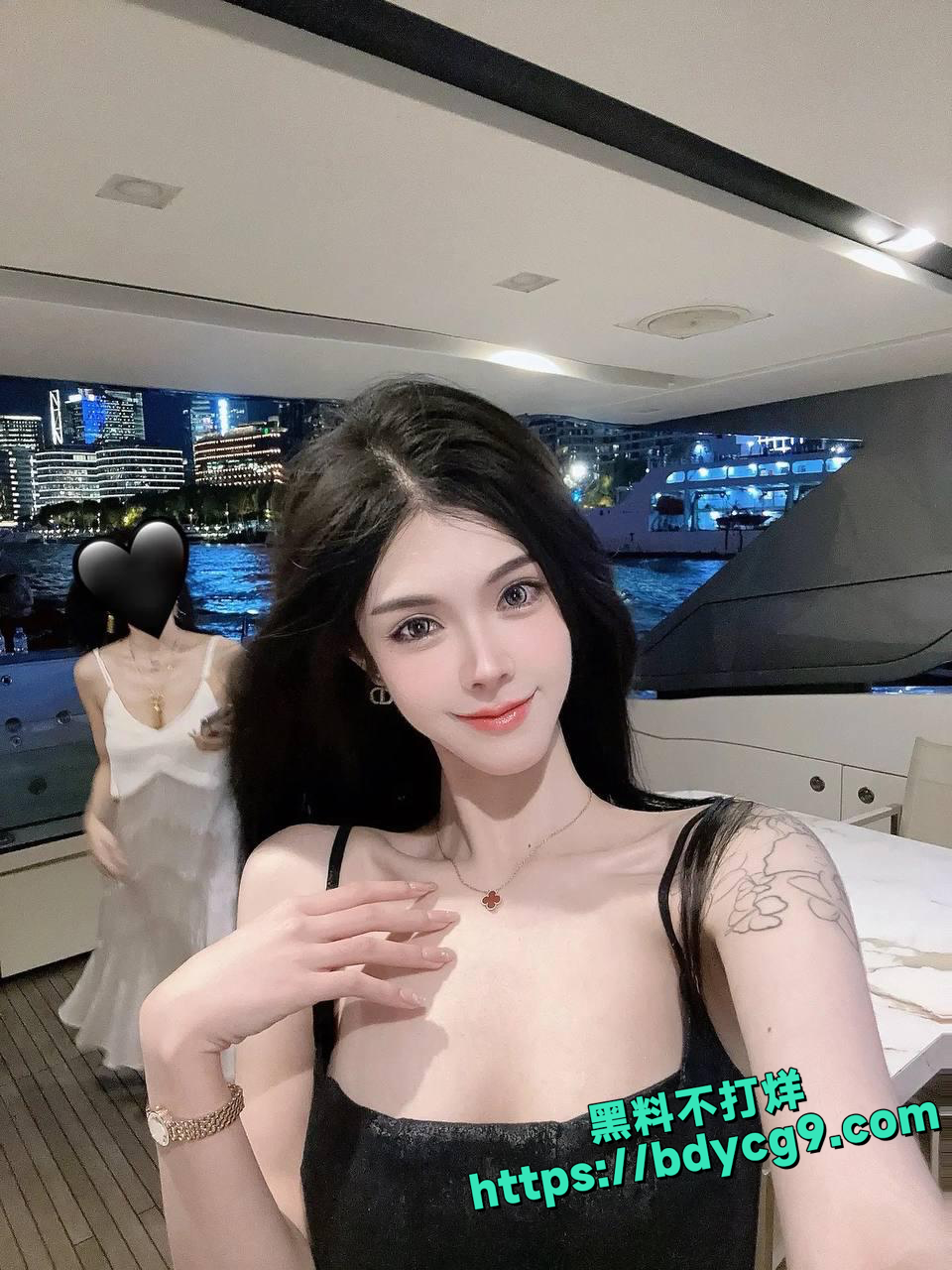 顶级名媛黄丽娜第二弹骚逼甩龟男5