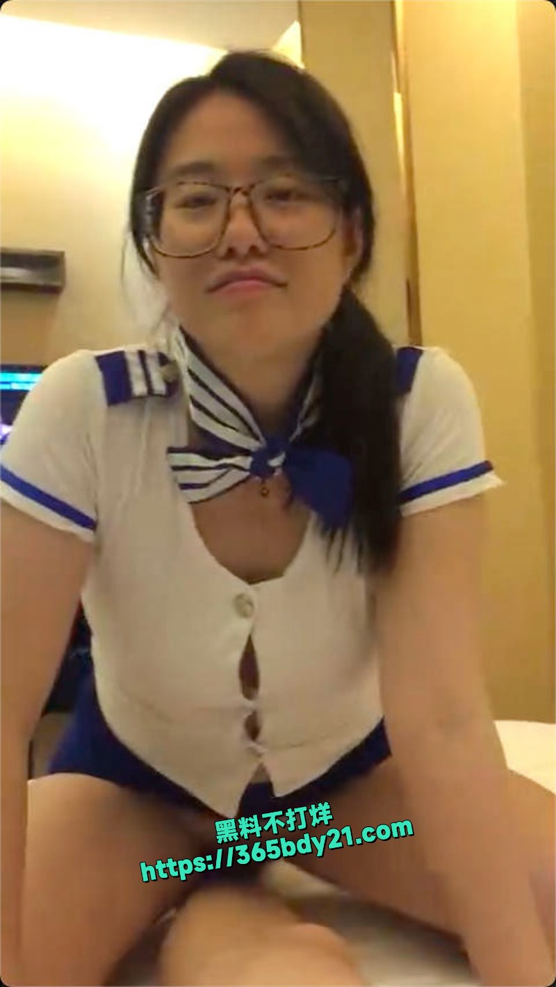 少妇陆丽与金主性爱视频流出 4