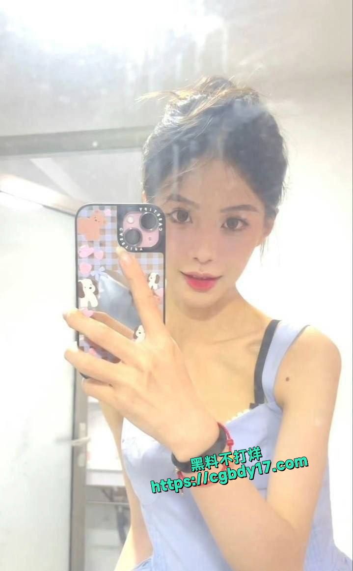 广西艺术学院 极品身材女大学生邓乐颖 是反差母狗2