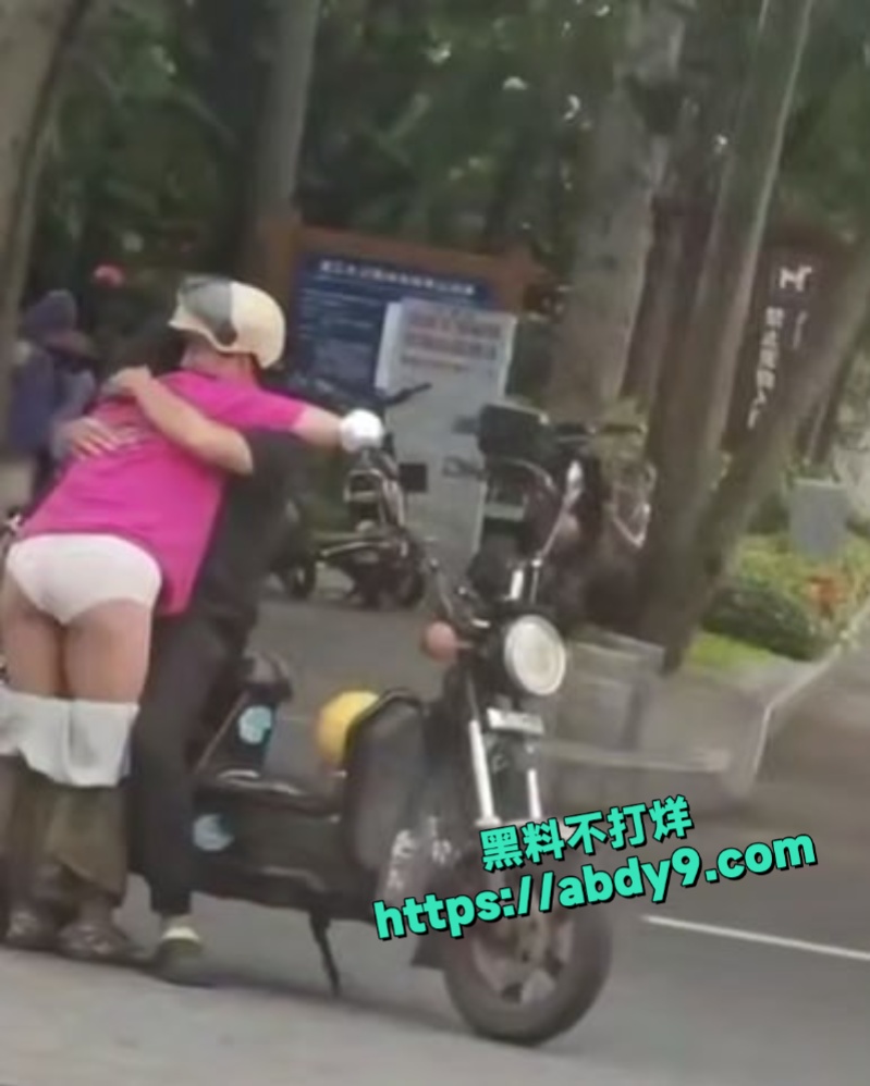 小情侣摩托车上车震 3