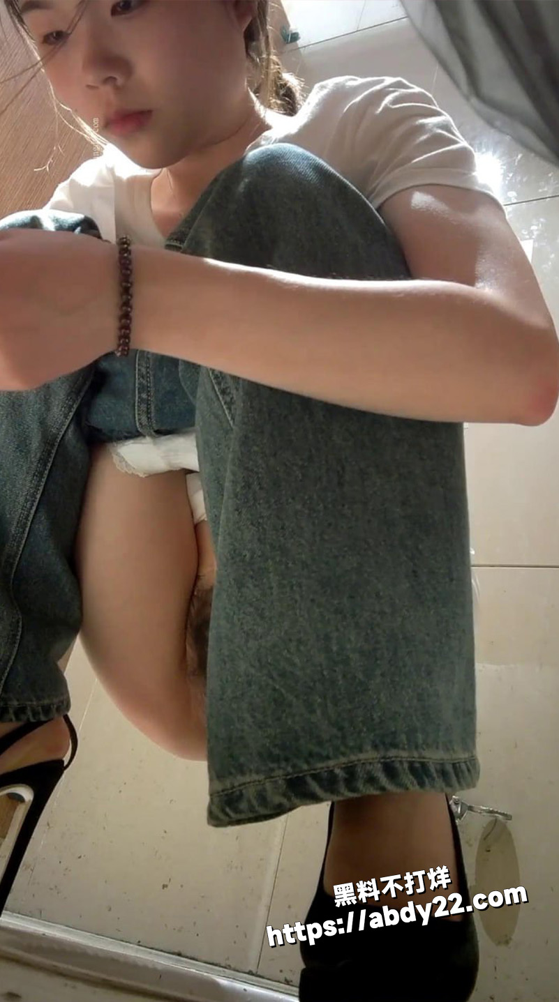 酒吧高跟美女女厕