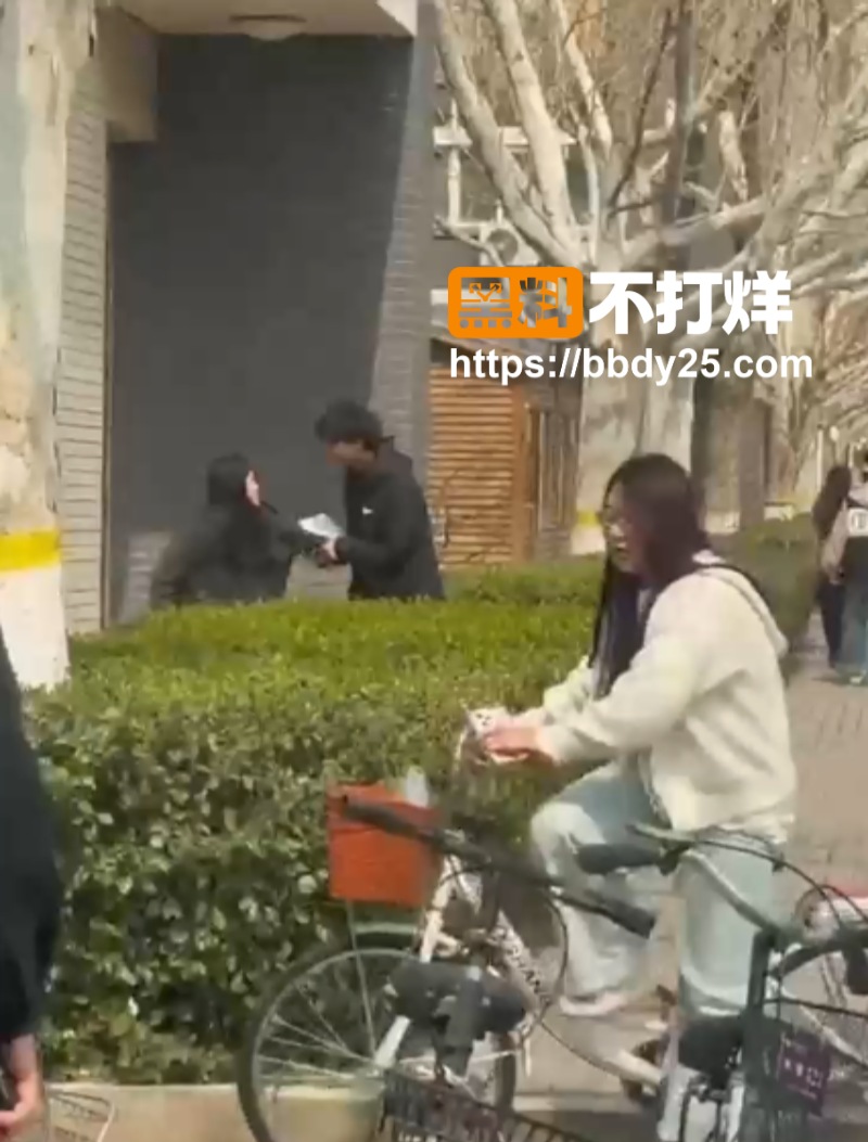 沧州师范学院一女生被爆脚踏两只船7