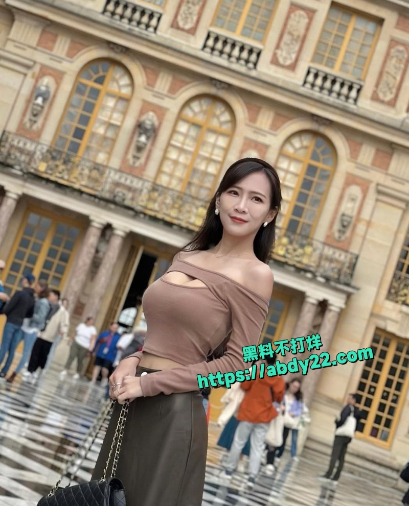 超漂亮短发巨乳网美麦麦12