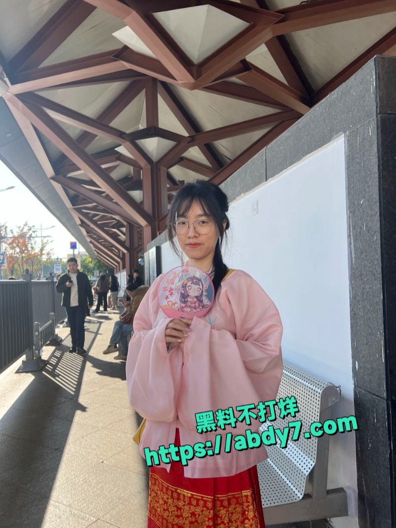 天津李彤彤与炮友酒店激情 7