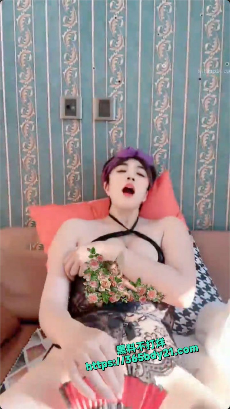 抖音短发少妇小妈第二弹自慰私拍流出 5