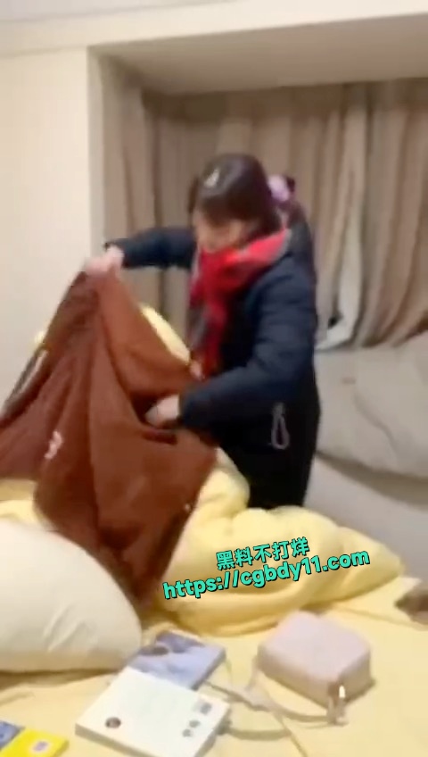 哥哥干妹妹被家里人抓3.jpg
