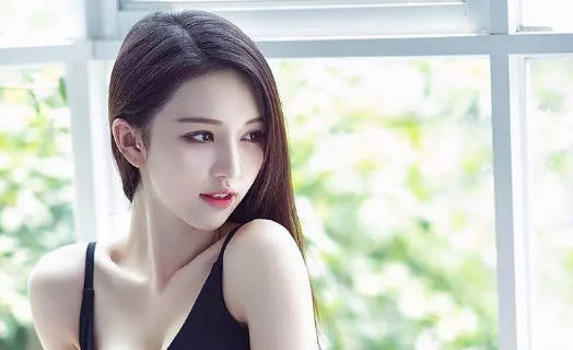 原创首发 乱伦骚货表妹COS足球宝贝 女上位狂骑大鸡巴