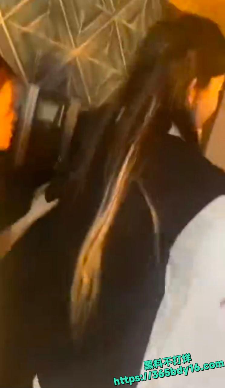 精神小妹聚众霸凌小姑娘事件曝光2.