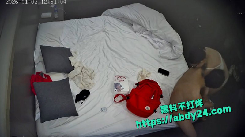 上帝视角流出大长腿眼镜美女 8