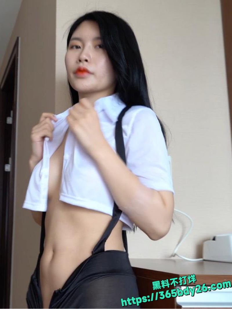 极品嘟嘟唇大奶模特拍摄视频2
