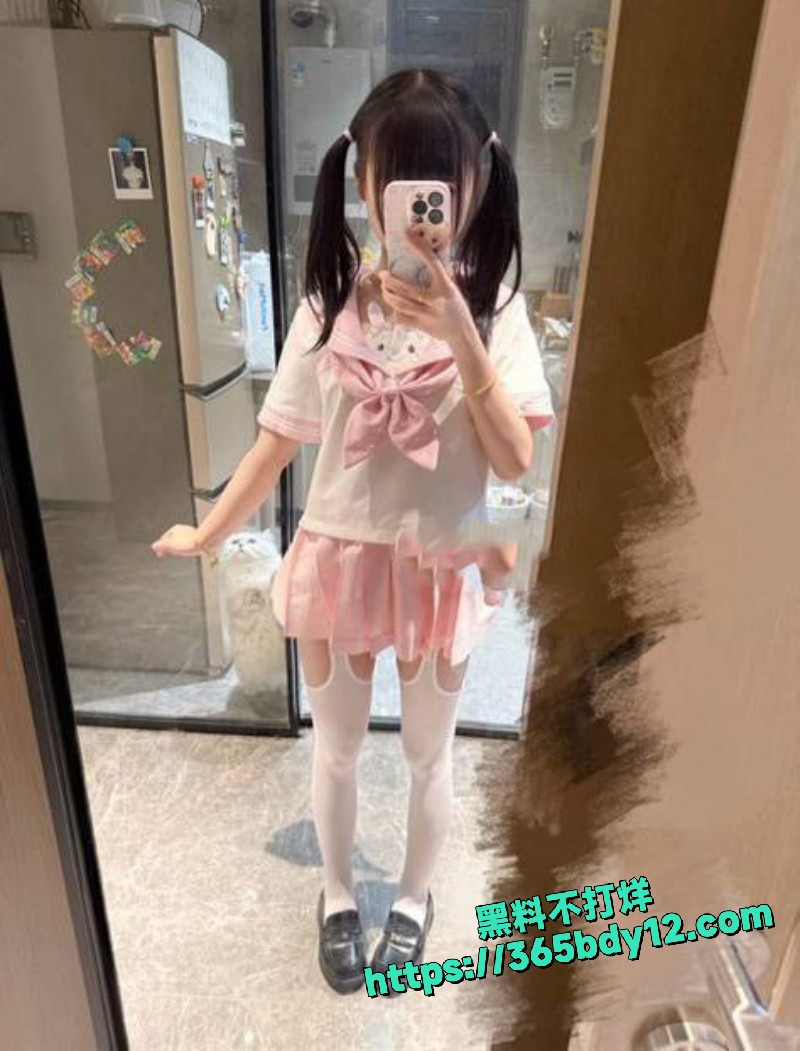 推特白虎小萝莉奶呼呼 1