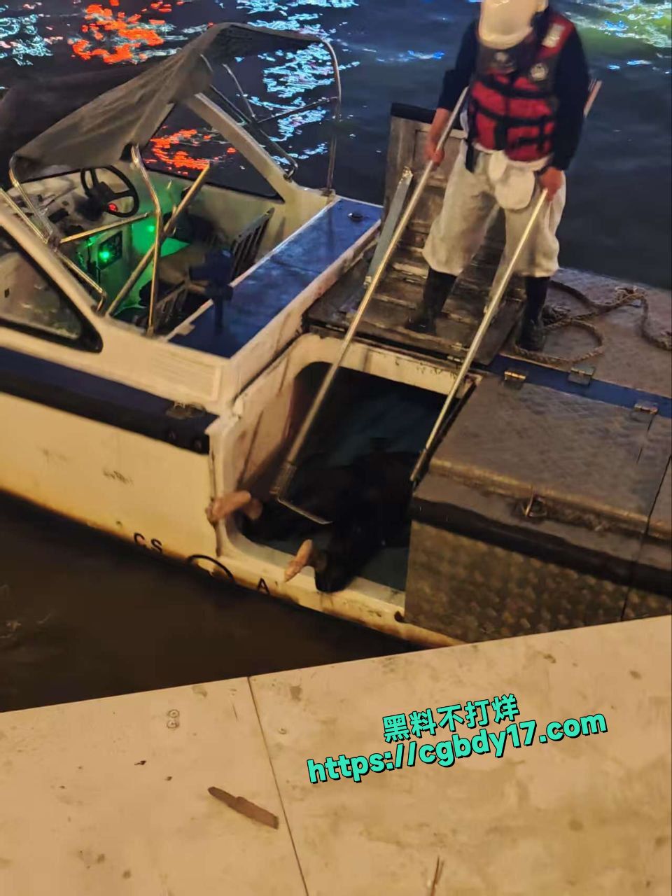 广东猎德大桥，钓鱼佬钓到一具浮尸13