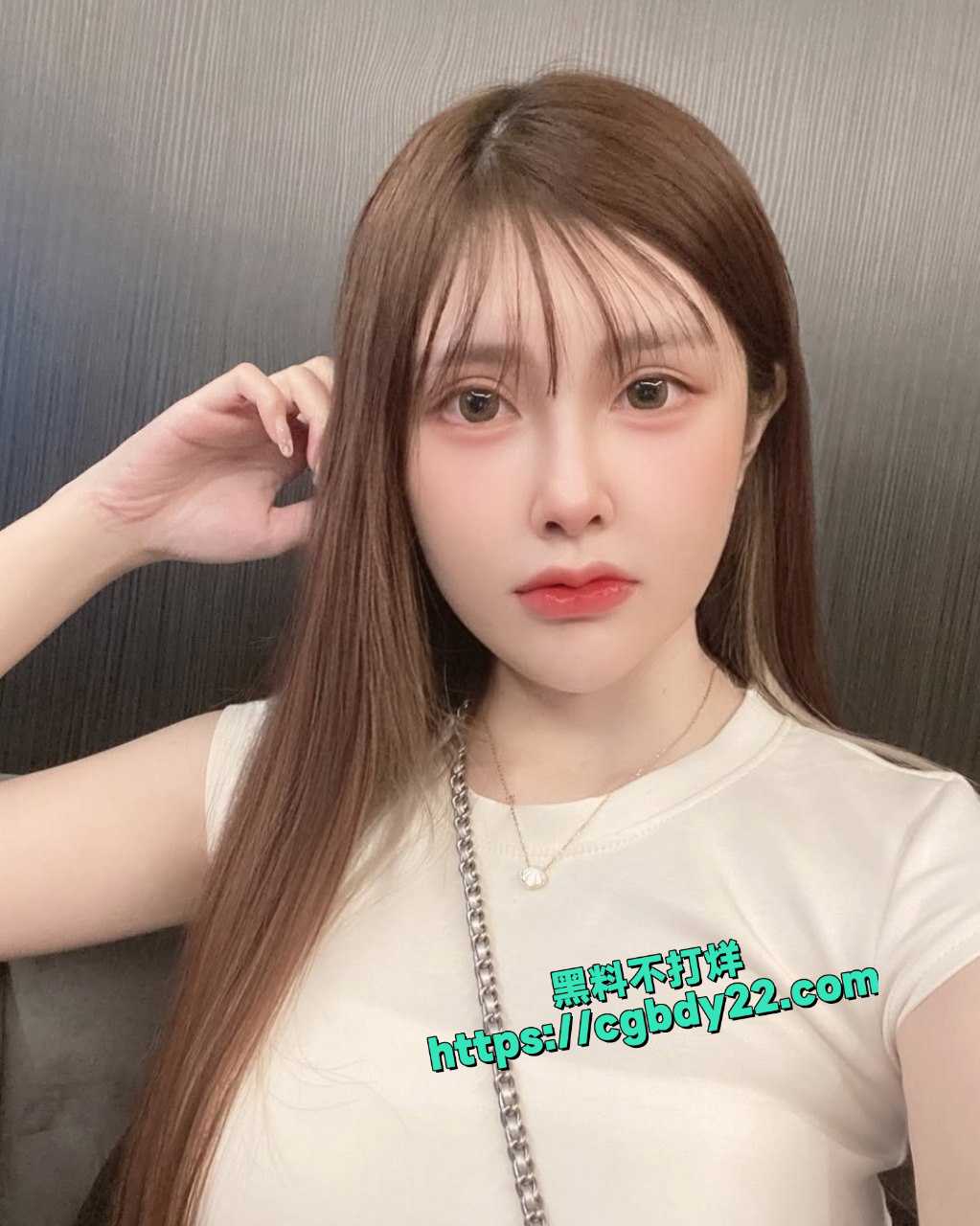 莫离自拍给男友的裸照和露脸揉奶自慰视频被泄密了1