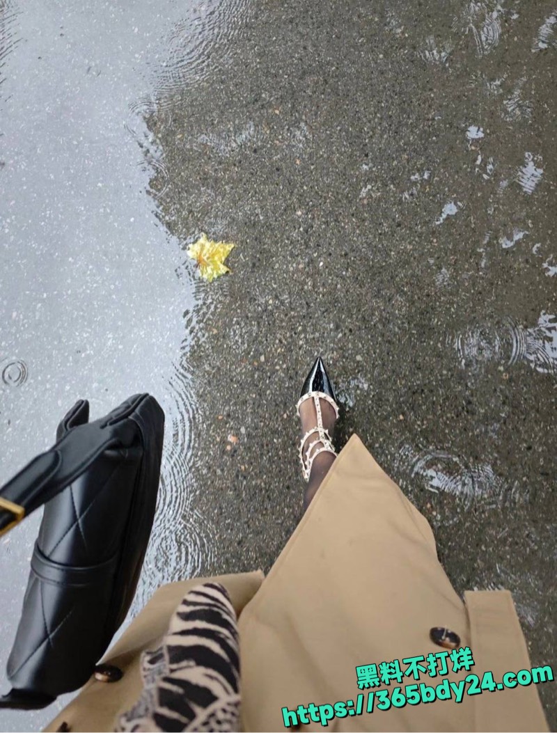推特超辣身材御姐BRKKE视频爆光 巨乳雪白柔软黑丝高跟跳蛋塞逼 跪地口交金主爸爸 反差淫乱狂欢