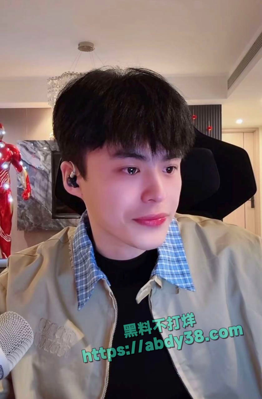 快手网红牌晓亮直播间公然吸毒 9