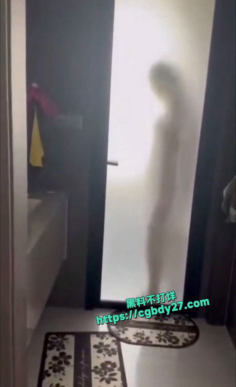 男的赵亮亮还没离婚就找了一个女的原配找上门说他出轨7