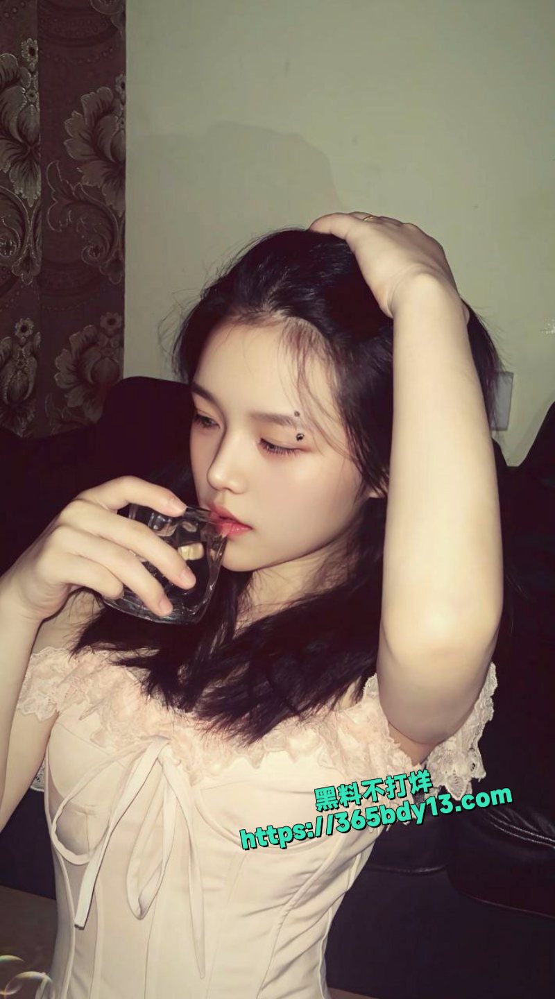 湖南长沙精神小妹刘思雨不雅私拍合集6