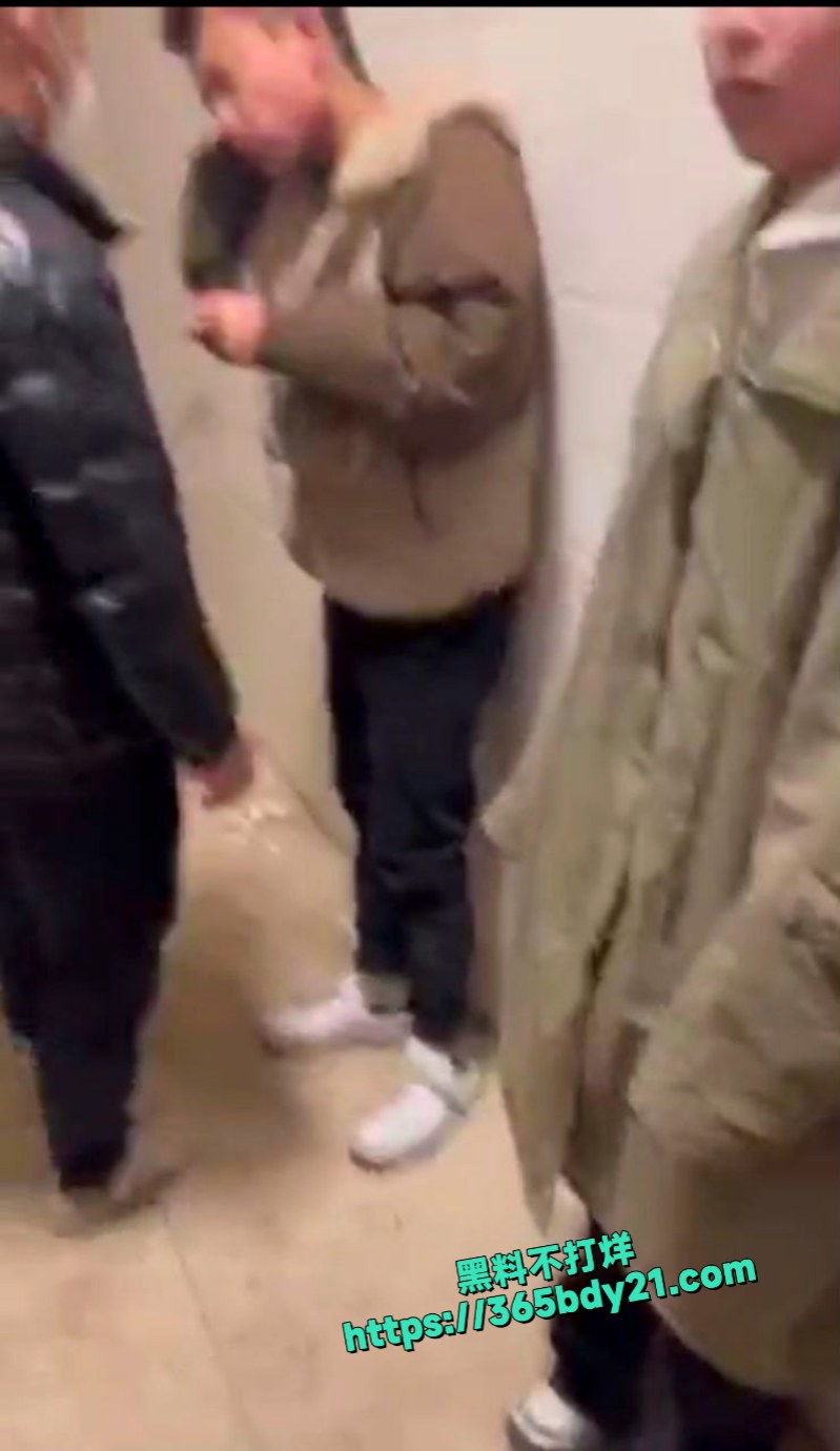 原配捉奸暴打奸夫淫妇现场实况  2