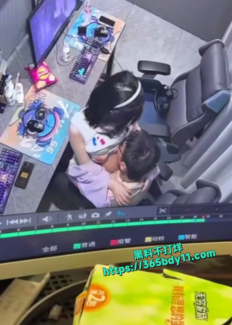 大学生情侣网吧做爱4