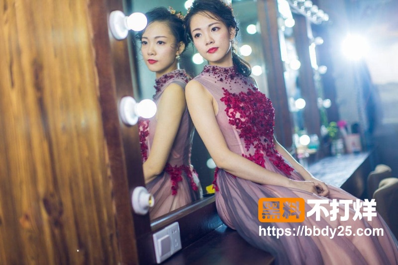 某三甲医院极品反差婊护士吴新园69