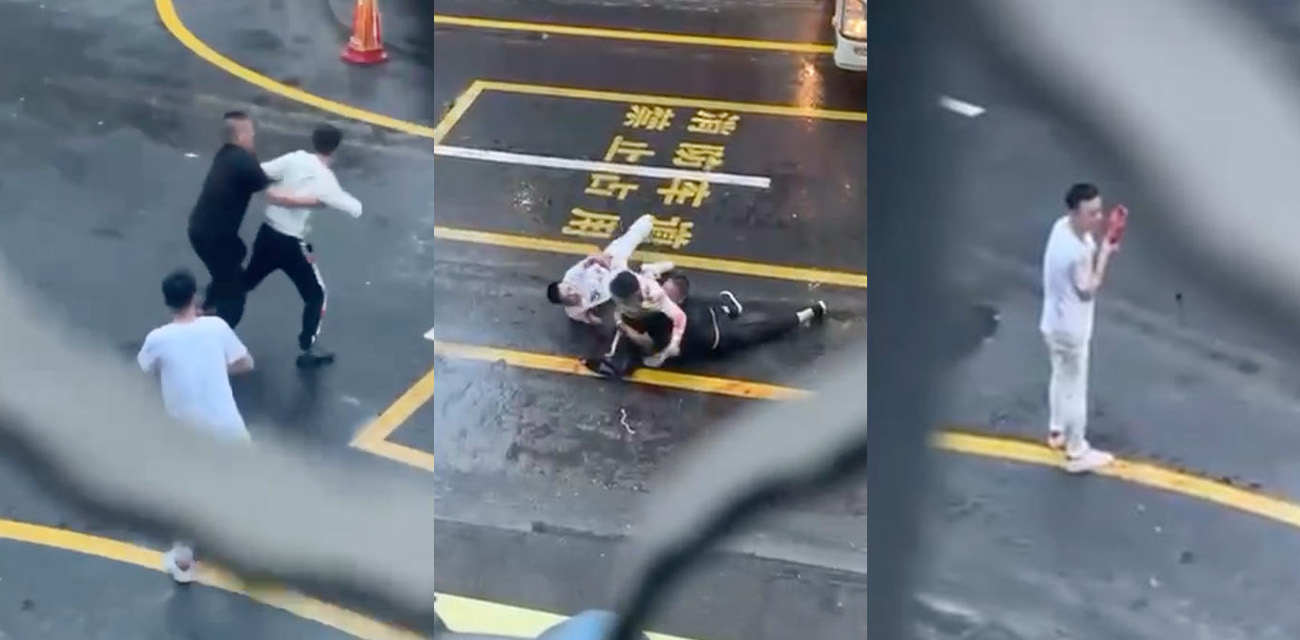 三名人员在公共街道发生激烈对峙 挥刀乱砍地上全是血渍 现场触目惊心