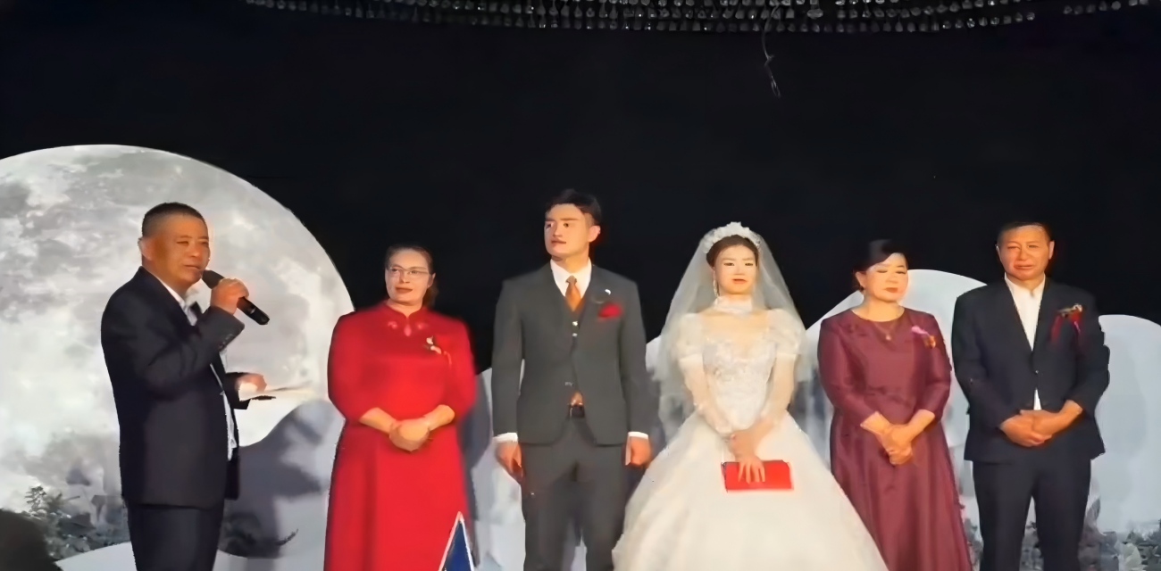 猎奇儿子婚礼现场 新郎父亲当众 表白 亲家母 婚礼致辞变 公开调戏